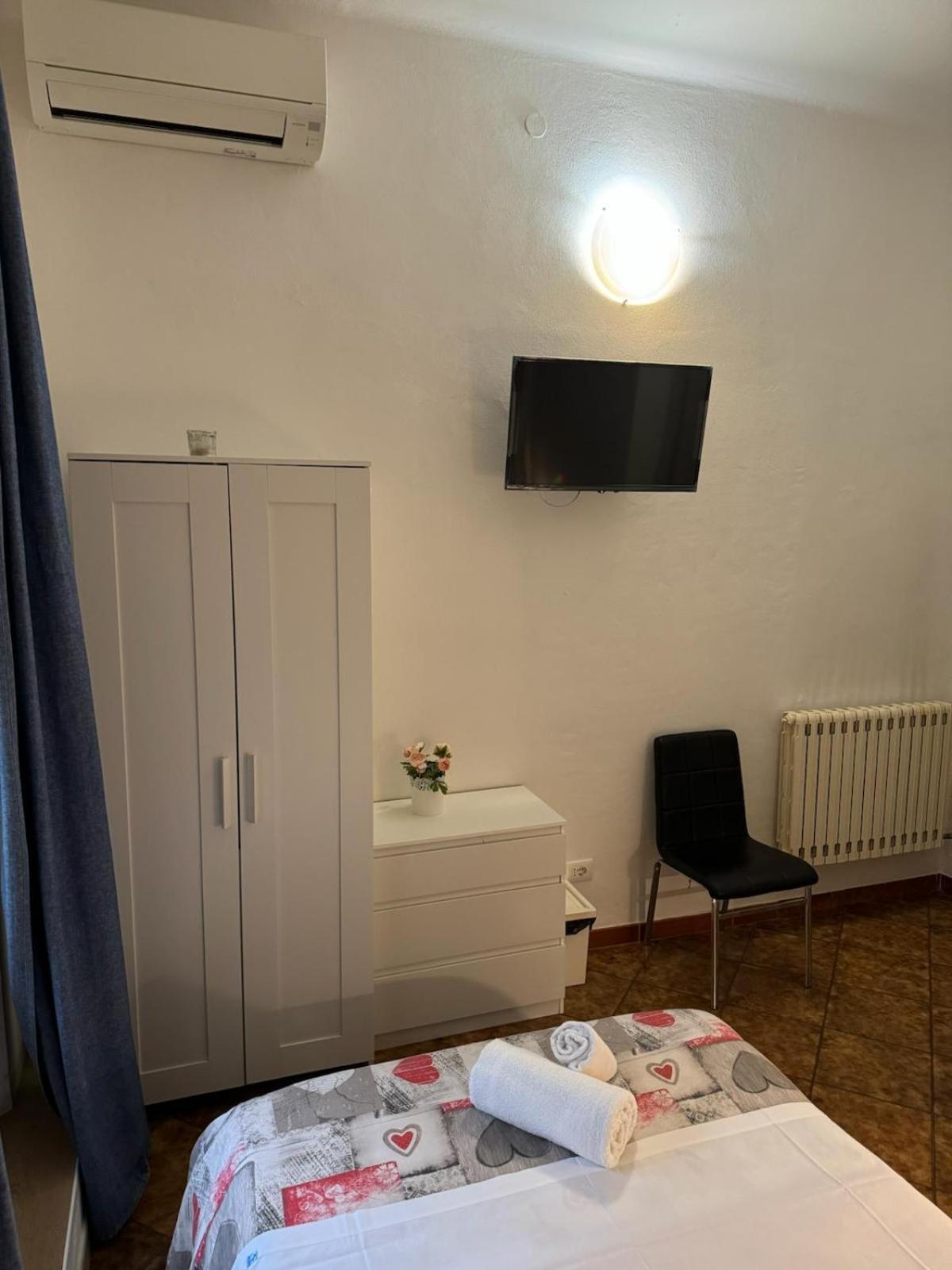 Crown Guest House Pisa Exteriör bild